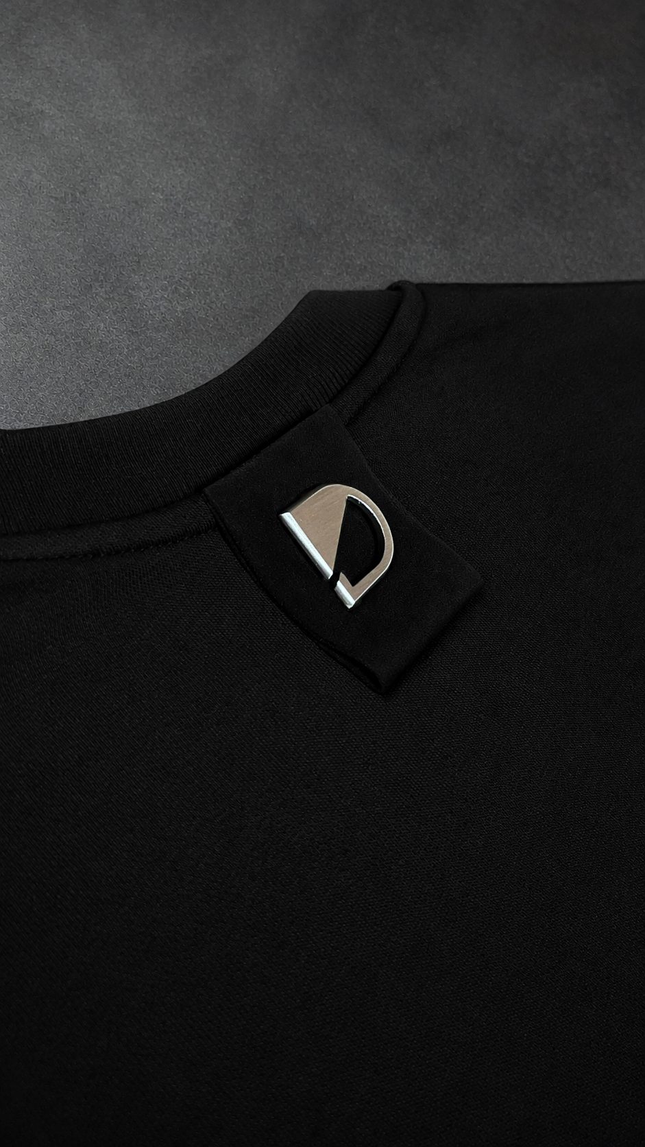 The Unplaced, collar detail with brushed steel D hardware